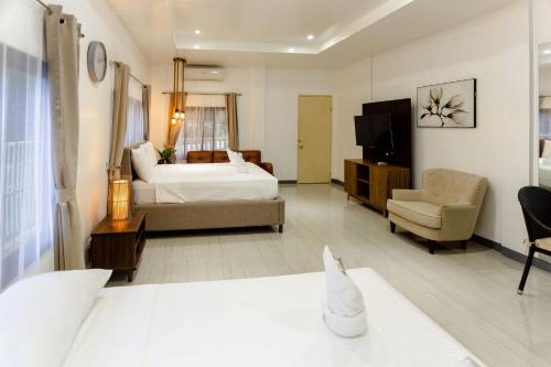 Кровать или кровати в номере MADISON GARDEN AND RESIDENCES