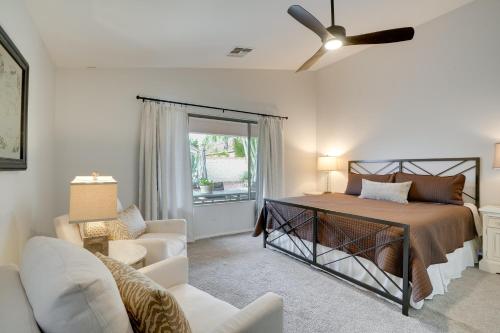 Katil atau katil-katil dalam bilik di Pool, Fenced Yard El Mirage Sunshine House