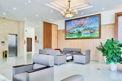 TV a/nebo společenská místnost v ubytování Bombo DaLat Hotel