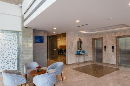 Lobby o reception area sa ExpoInn Suites and Convention