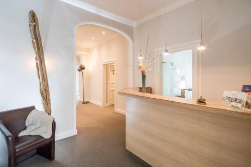 a salon with a counter and a chair and a mirror at Akzent Hotel Dorn in Büsum