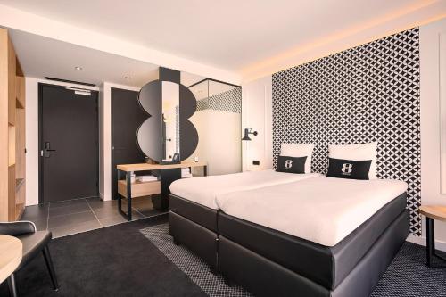 En eller flere senge i et værelse på Gr8 Hotel Breda