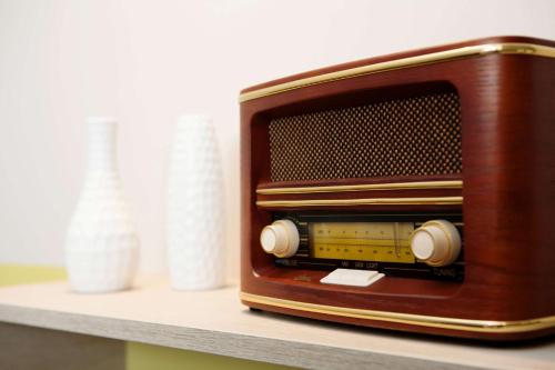 an old fashioned radio sitting on a shelf at Vienna House Easy by Wyndham Osnabrück City & Apartments in Osnabrück
