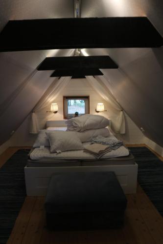 Comfy Guest House in Countryside tesisinde bir odada yatak veya yataklar