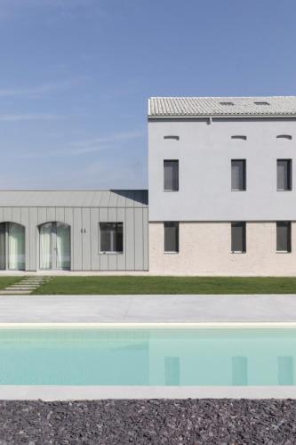 a rendering of a building next to a pool at La Pervinca - Ospitalità, Natura, Cura in Guastalla