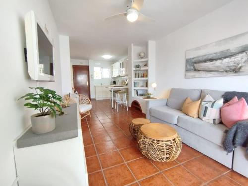 Central 2 bedroom with sea views, Acapulco Playa, Nerja