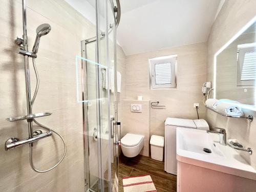 Ένα μπάνιο στο Apartments Kira