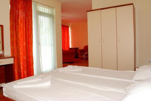 Postel nebo postele na pokoji v ubytování hotel Harmony