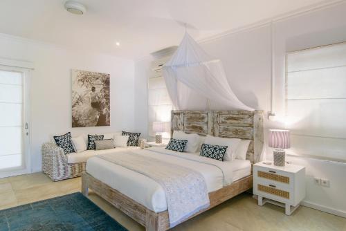 Ένα ή περισσότερα κρεβάτια σε δωμάτιο στο Driftwood Villas Lembongan