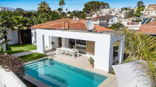 Beachfront Villa Casa Blanca Ref #31
