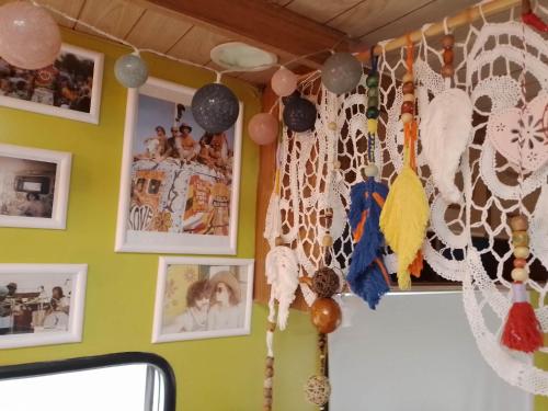 a room with pictures and decorations on the wall at la woodstock in Xertigny