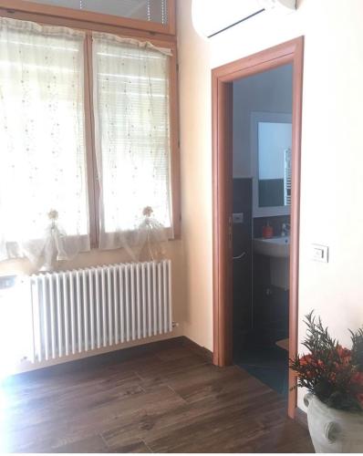 a living room with a radiator and a window at B&B BuongiornoNotte in Bobbio