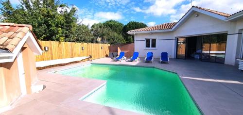 Bassin d'Arcachon belle villa moderne 4 chambres et piscine privée 내부 또는 인근 수영장