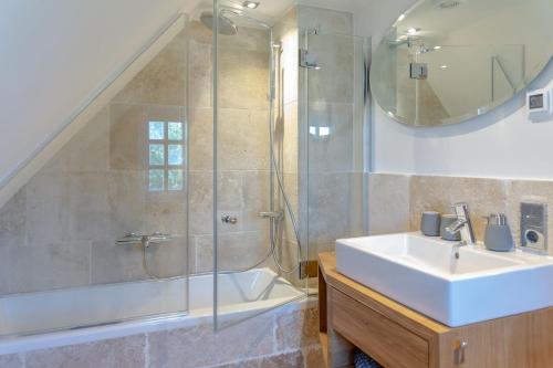 a bathroom with a sink and a shower at Haus Gordon in Wenningstedt