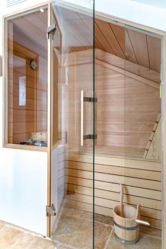 a sauna with a glass door in a room at Haus Gordon in Wenningstedt