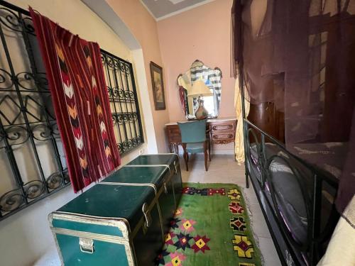a living room with a green couch and a table at Dar El Sultan Tozeur in Tozeur