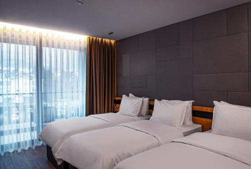 Postel nebo postele na pokoji v ubytování Hotel Trofta