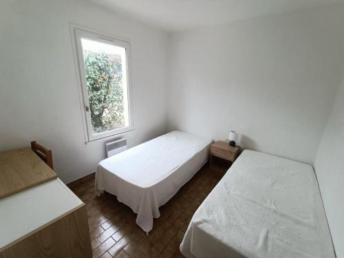 Postel nebo postele na pokoji v ubytování Maison chaleureuse avec piscine chauffée