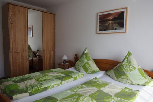 Postel nebo postele na pokoji v ubytování Gasthaus Zur Linde