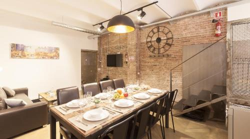 a dining room with a long table and chairs at ApartsNouBcn Industria-Gracia in Barcelona