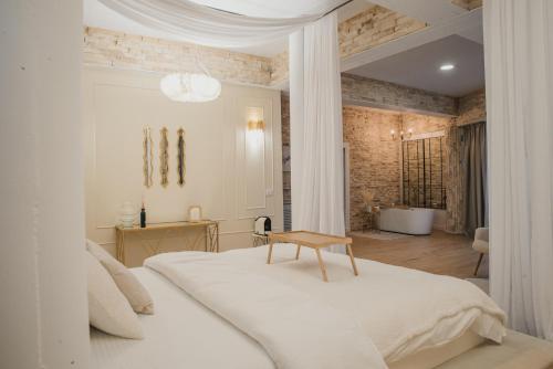Tempat tidur dalam kamar di Castle Transylvania