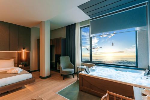 Кровать или кровати в номере Aksular Hotel
