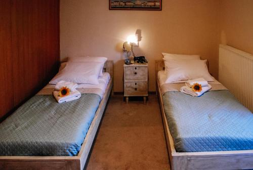 StDenis Townhouse Maisonette in the City Center with Exceptional Hospitality By Villa Mana Gers