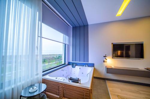 Кровать или кровати в номере Aksular Hotel