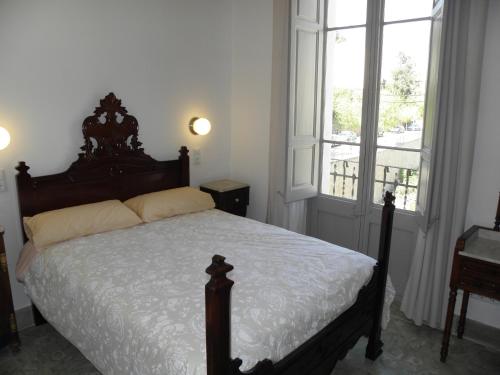 Giường trong phòng chung tại Hostal Cal Pla