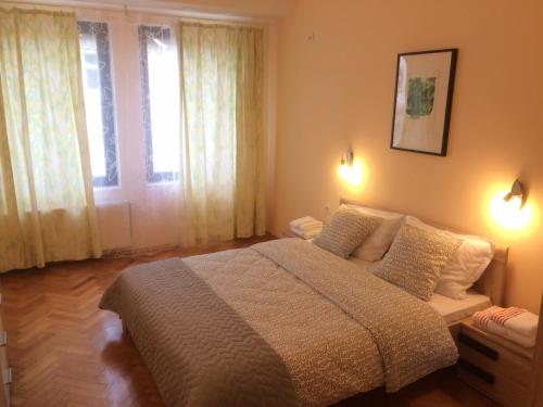 a bedroom with a large bed and a window at Hotel Hinovi Hvoyna in Hvoyna