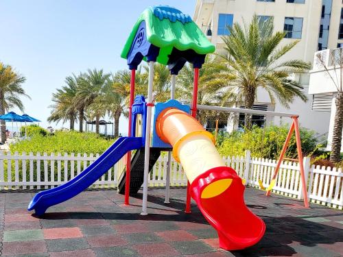 Luxurious 2 bedroom Beachfront Apartment – direct seaview