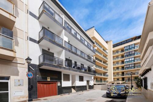 Cozy apartment with sea view and private parking in Fuengirola