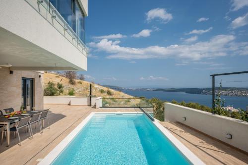 Villa Astera -heated pool, 4 bedrooms, and sea views