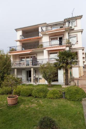 Apartmani Crikvenica 30111 - Karin
