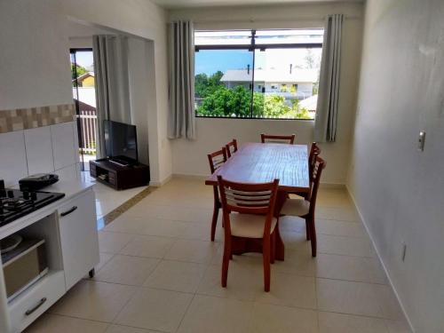 Kuchyň nebo kuchyňský kout v ubytování Apartamento Ilha da Fortaleza