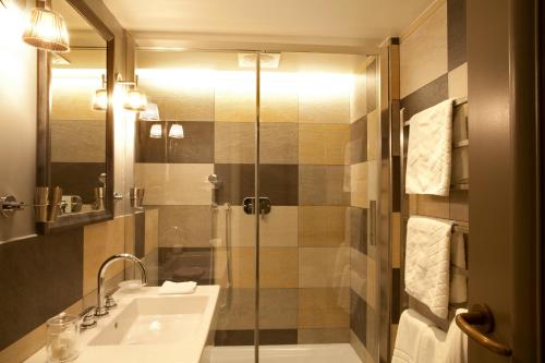 Ένα μπάνιο στο Hôtel Thérèse