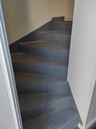 a stairway with blue stairs in a room at T2 calme et chaleureux 1 à 5 pers in Alençon