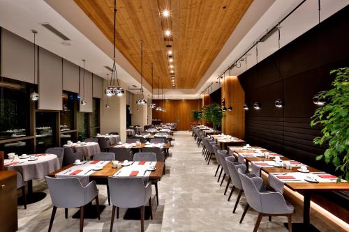 Dosso Dossi Hotels & SPA Downtownにあるレストランまたは飲食店