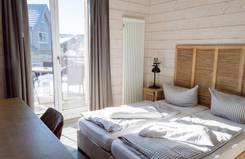 Ένα ή περισσότερα κρεβάτια σε δωμάτιο στο StrandBerg's Stadt Chalet