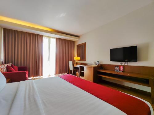 Seminyak Square Hotel And Villasにあるテレビまたはエンターテインメントセンター