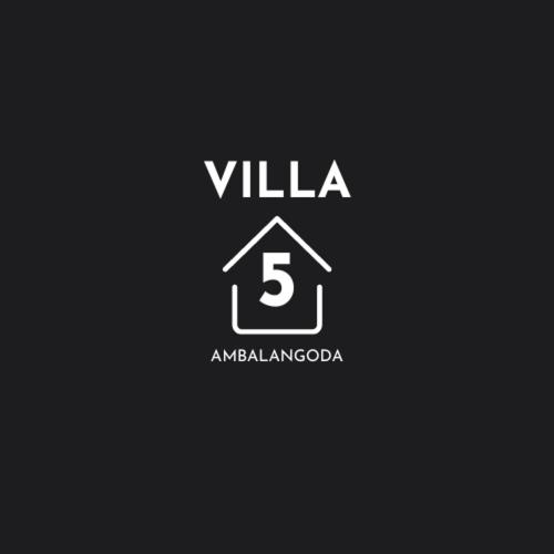 un logo blanco sobre fondo negro con una casa en Villa 5, en Ambalangoda