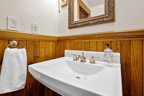 a bathroom with a white sink and a mirror at Stratton Creek Inn in Stratton