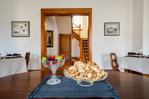a table with a bowl of cookies and a bowl of fruit at Stratton Creek Inn in Stratton