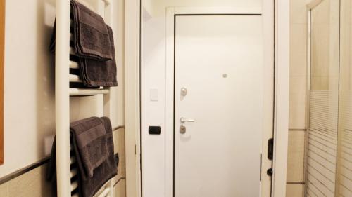 a bathroom with a towel rack and a door at La tua Kimera in Rozzano