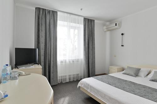 Makis Hotel SPAにあるベッド