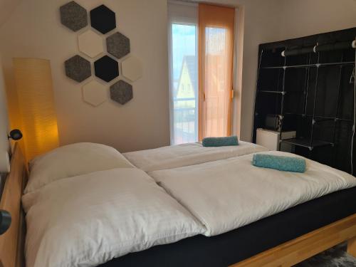 Ένα ή περισσότερα κρεβάτια σε δωμάτιο στο Lichtdurchflutetes Zimmer - Mainwiesen