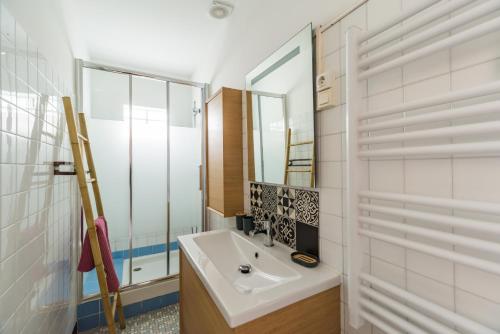 a bathroom with a sink and a mirror at La Maison Bretonne - 300m de la mer in Pleubian