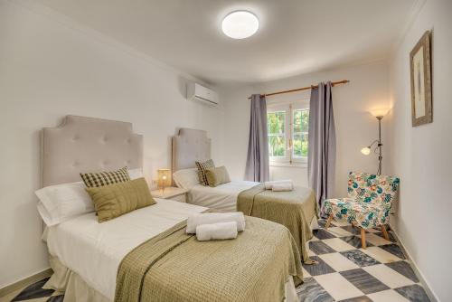 Postel nebo postele na pokoji v ubytování Puerto Banús Dreamed Villa Monelos