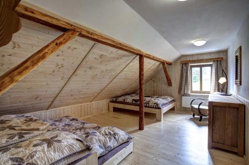 Postel nebo postele na pokoji v ubytování Šumavská Chata