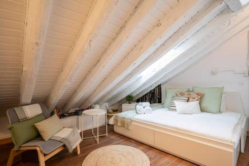 A bed or beds in a room at Zaragoza 9 Plaza Mayor